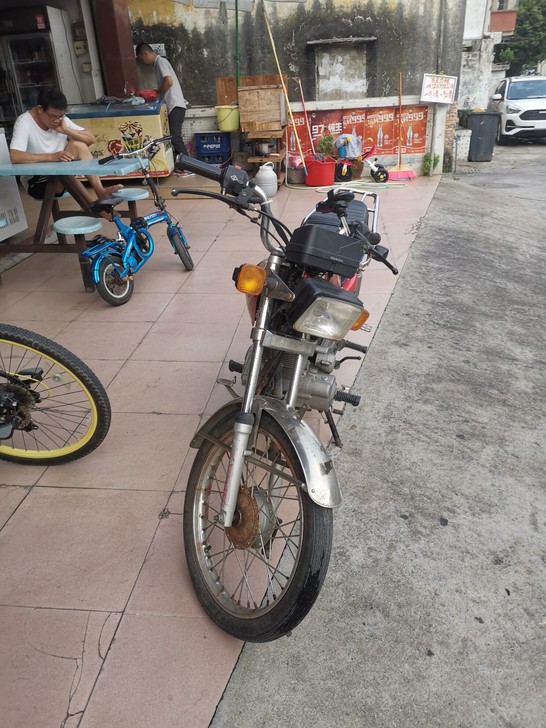 出一辆125摩托车