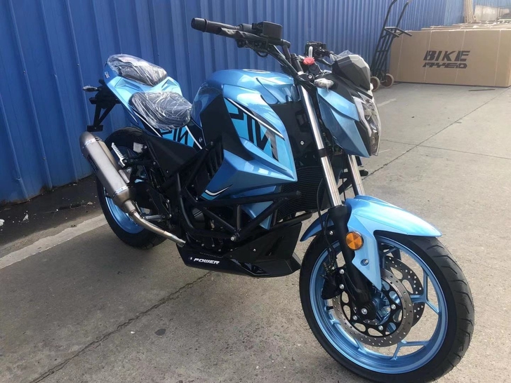 男装街车。二手摩托车精品车，本田，铃木，雅...