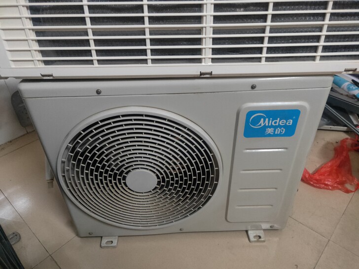 便宜处理一台美的一匹变频冷暖空调，价钱给得...
