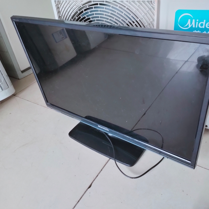 创维32寸电视，带座架，带遥控器，可用卫星...