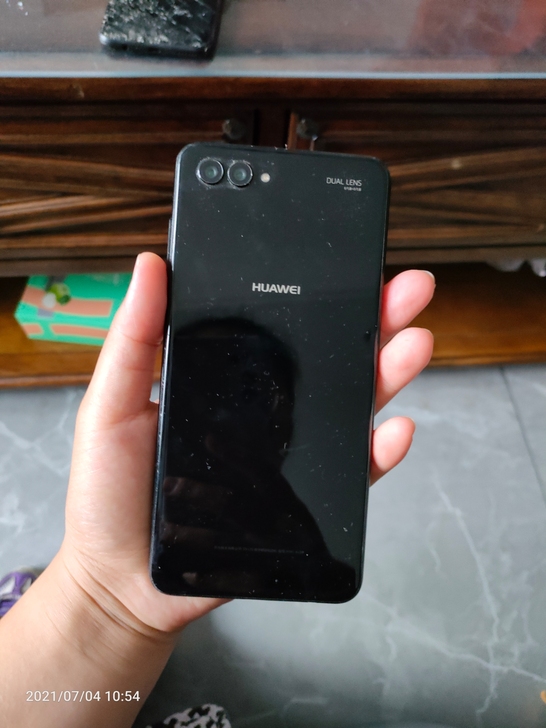 华为nova2s  64g  内屏爆，可开机