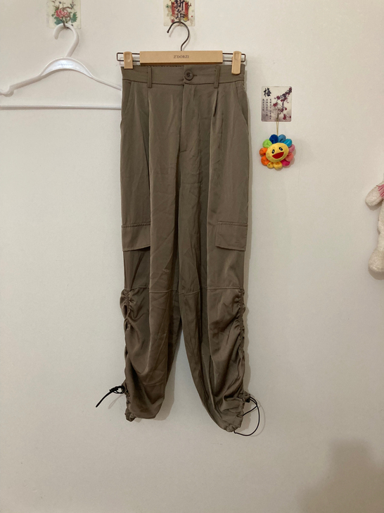 全新夏季S码工装裤。 腰围可以从58Cm拉...