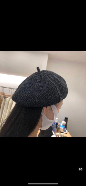贝雷帽。一年四季都好看，质量很好厚实。不会...