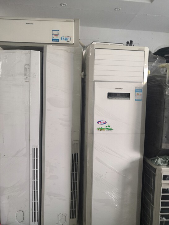 店铺倒闭格力空调三匹五匹半价