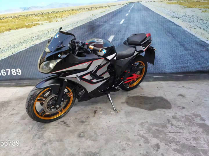 宝马款北极光到货，整车原装，透镜大灯，刀锋...