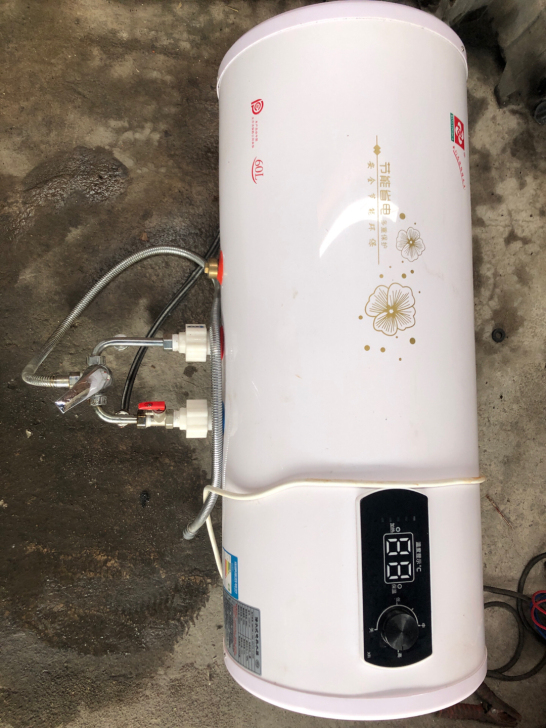 热水器 全新刚用了半年左右，刚搬家了新房东...