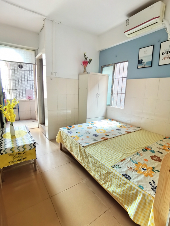 全新装修，房间配有空调，热水器，洗衣机，冰...