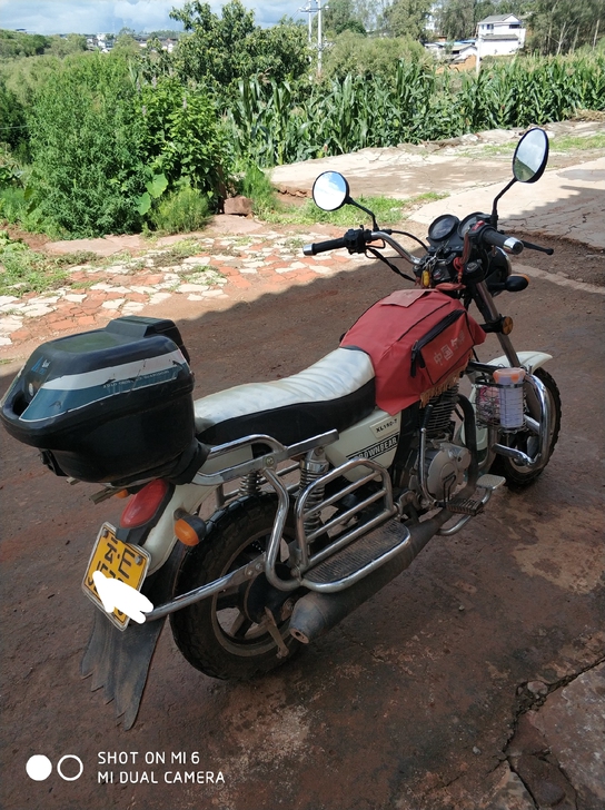 转手一辆个人一手白色复古迷你150太子摩托...