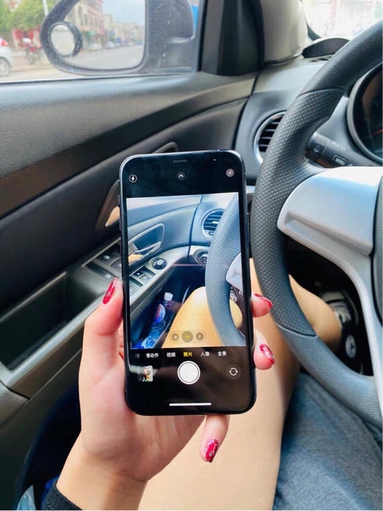 苹果11pro 64G，98成新，正品可查...