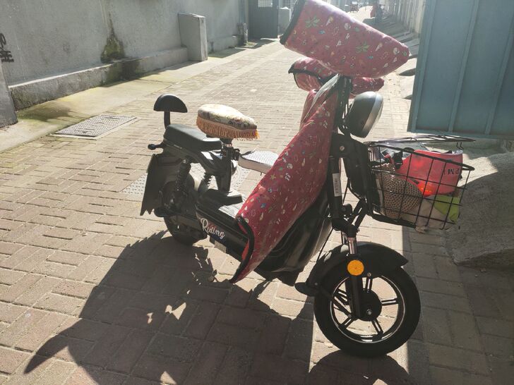 新日品牌电动车，去年4月份买的，9成新，没...