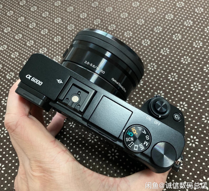 2200慢收收收一个索尼a6000微单套机...