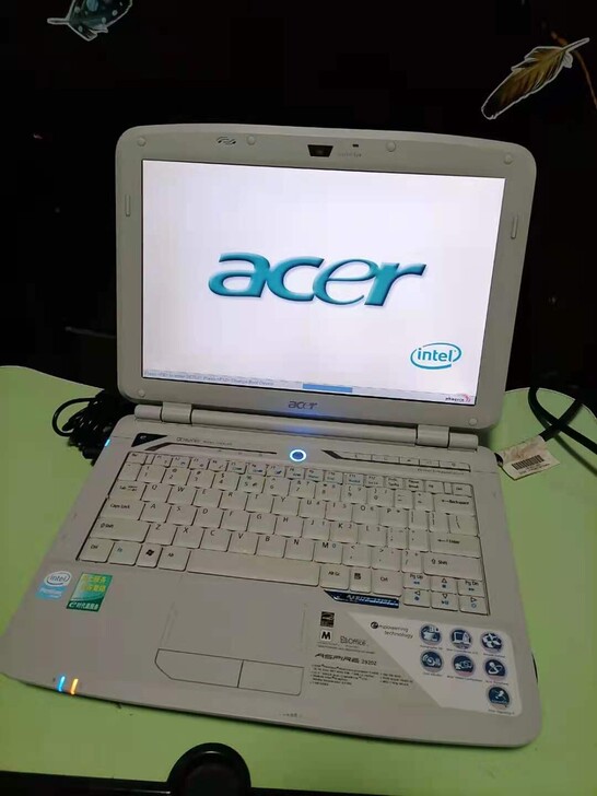 宏基笔记本电脑，正常使用，办公，炒股，上网...