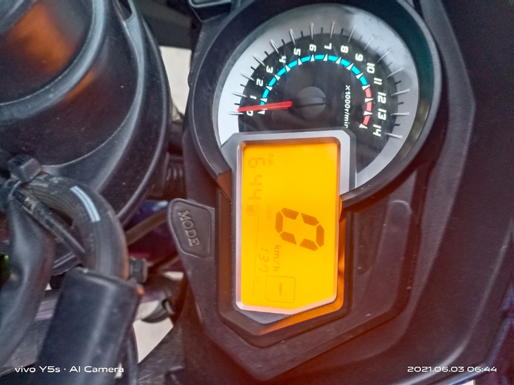 双杠二五零,街车,新车。才跑一百多公里,库...