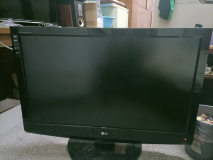 电视机，43寸LG看着突然屏幕黑了，有电源...