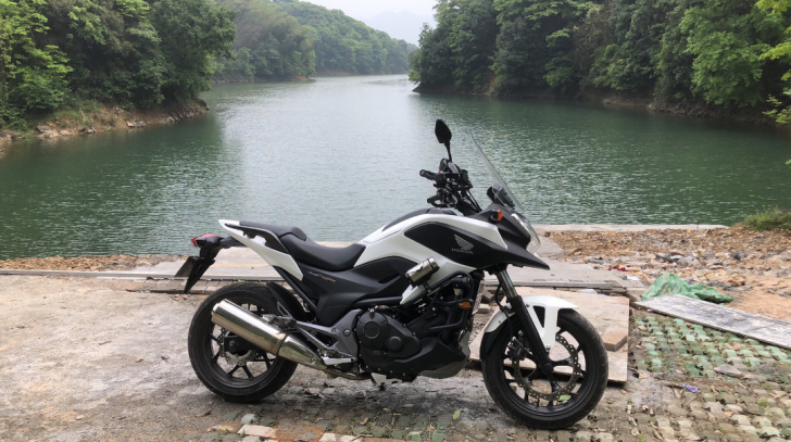 摩托车