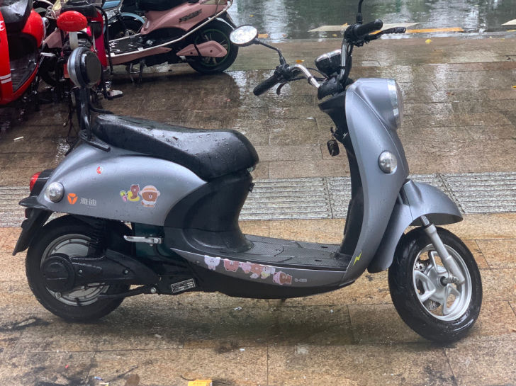 一年不到新款雅迪电动车 九成新 60-20...