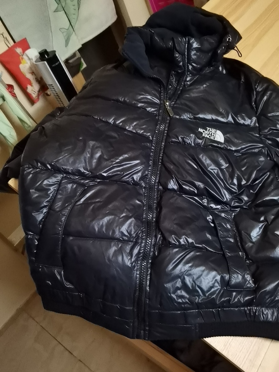 羽绒服  买回来590的  现在50包邮出...