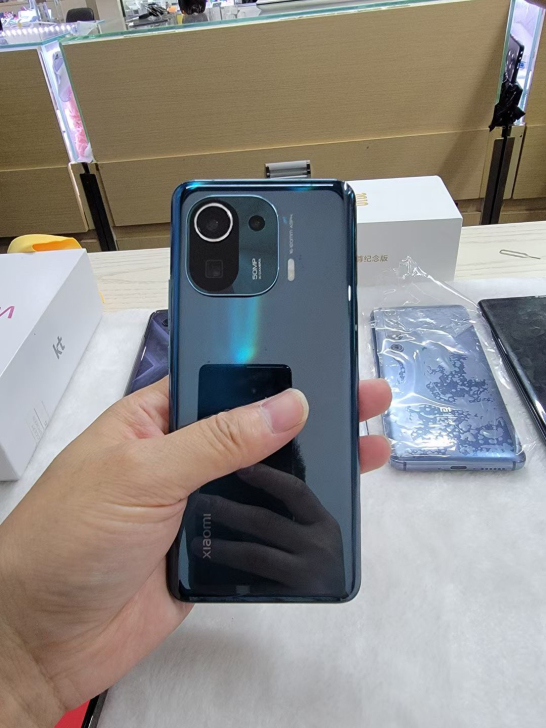 出个小米11pro绿色12+256九九新靓机