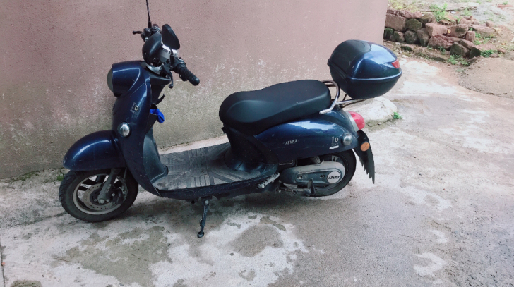 小刀电动车，外壳很新，19年9月专卖店购入...