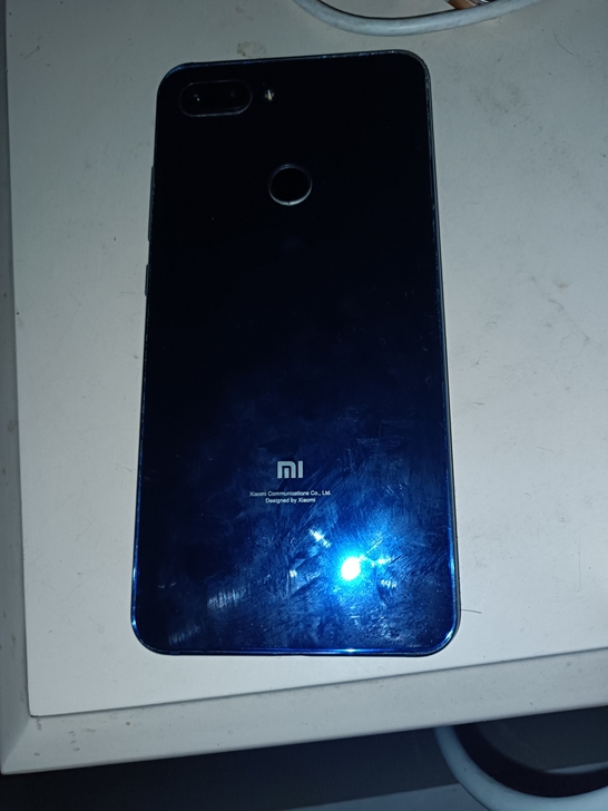 小米8青春版6+64，中框变形，屏幕后壳碎...