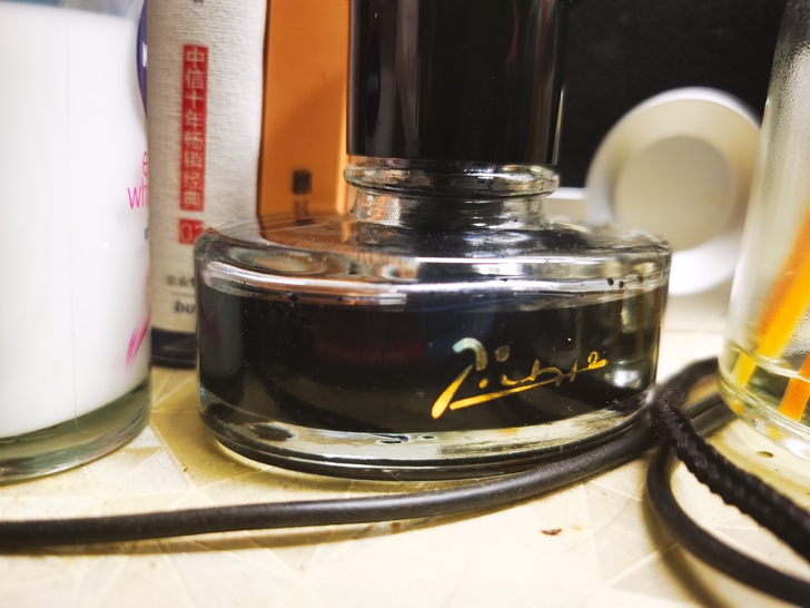 毕加索墨水，只吸了两回，刻度如图。
