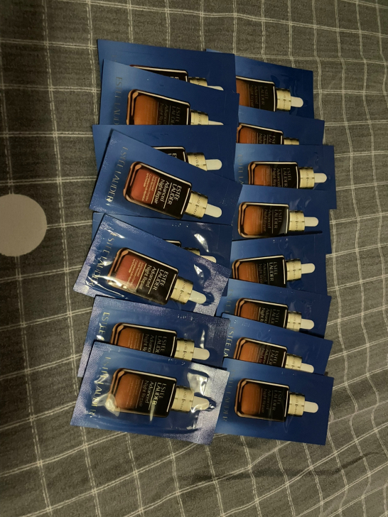 出出出雅诗兰黛精华单片1.5ml，余16片...