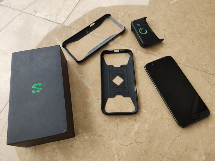 自用黑鲨手机 一代成色如图 换新手机淘汰下...