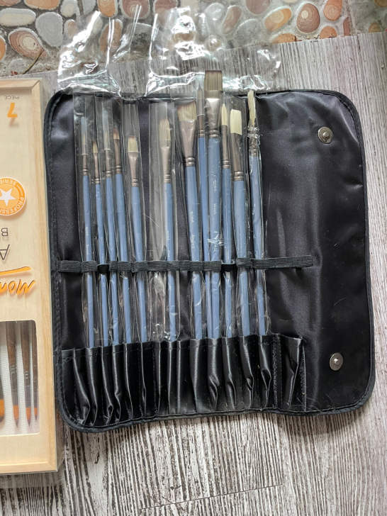 蒙玛特艺术画笔全新 一套。刷子用过一次的。...