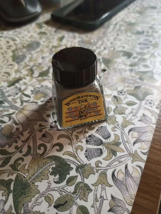 温莎牛顿银色墨水还有95%原装