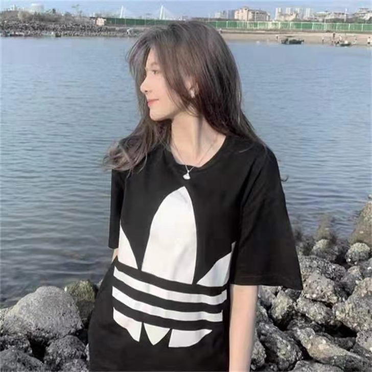特别潮的一款女士三叶草女士长裙T恤，穿上回...