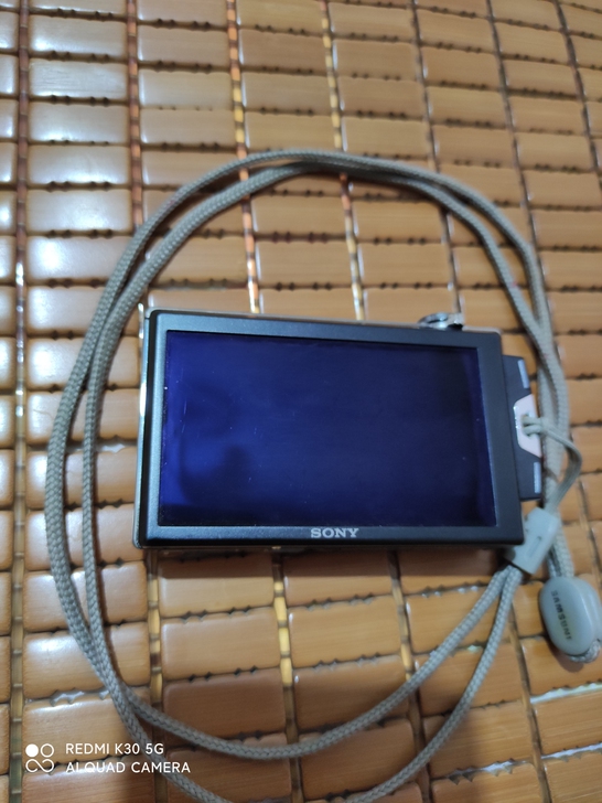 索尼DSC-T500数码相机，机子很新。