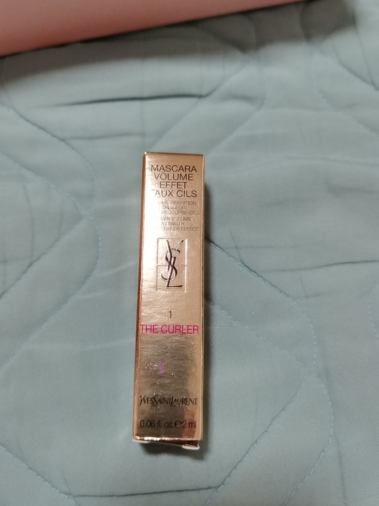 圣罗兰卷翘睫毛膏，保质期如图，内购赠品，不...