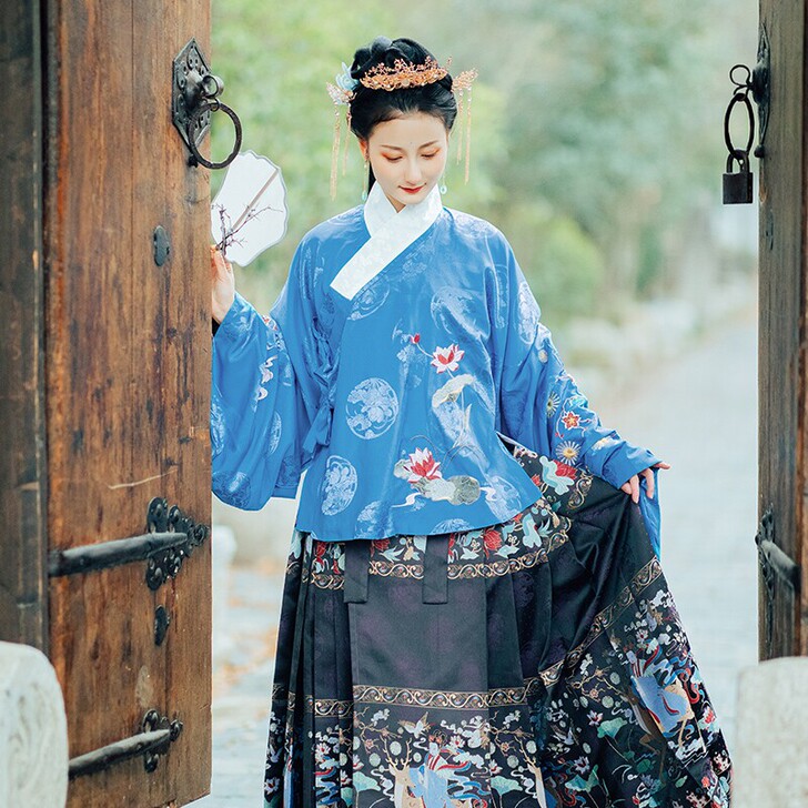 池夏:鹿仙子 明制妆花织金马面裙原创改良汉...