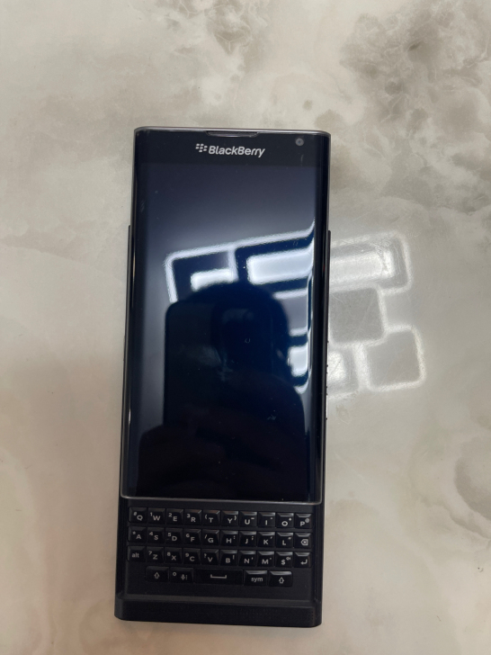 黑莓priv 港行，基本全新，包装在。一口...