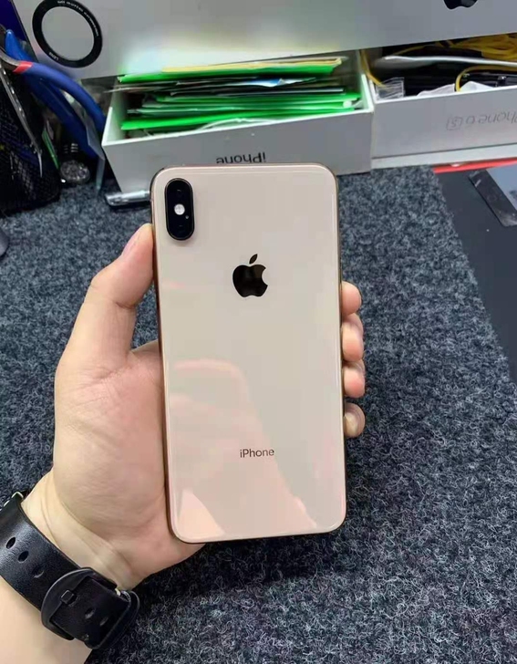 女孩自用苹果iPhoneXsmax256G...