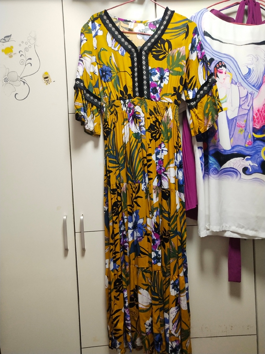 民族风连衣裙，丽江买的，一次没穿过，可穿到...