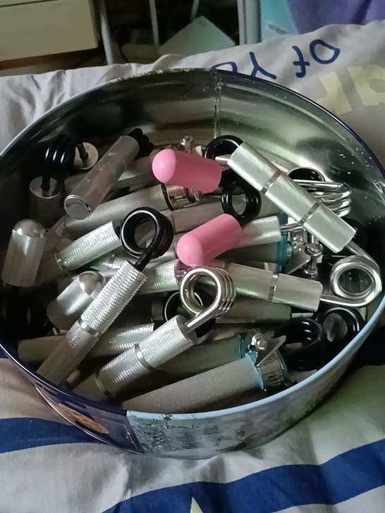 一大箱子握力器，全部出售，可单出