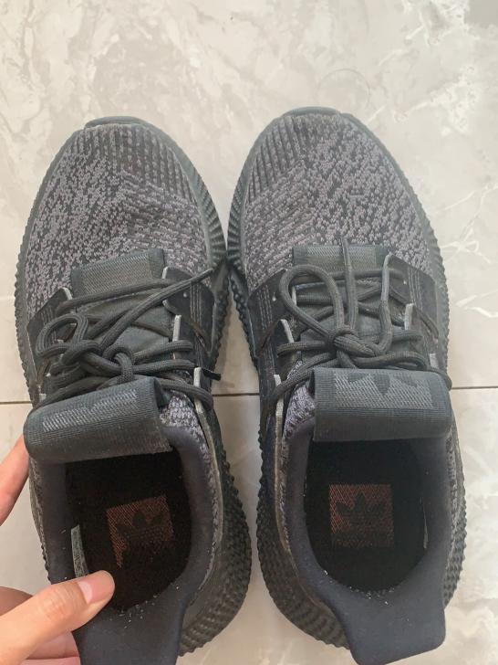 阿迪运动鞋