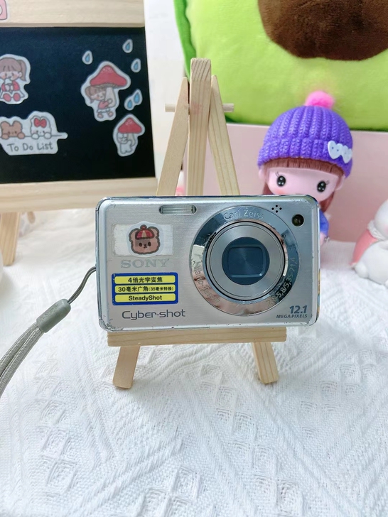 索尼w210/银色