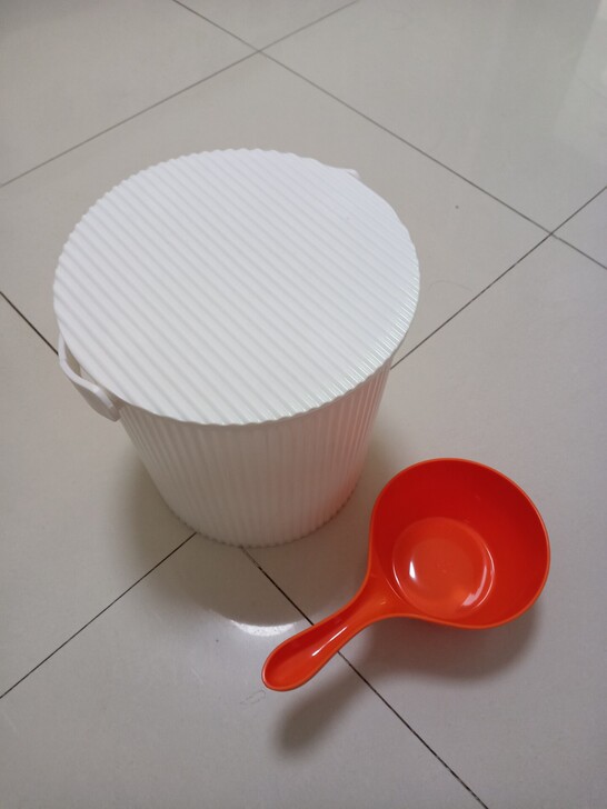 大号水桶家用加厚幼儿园可坐浴室洗澡洗衣手提...