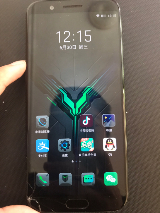 小米黑鲨游戏手机