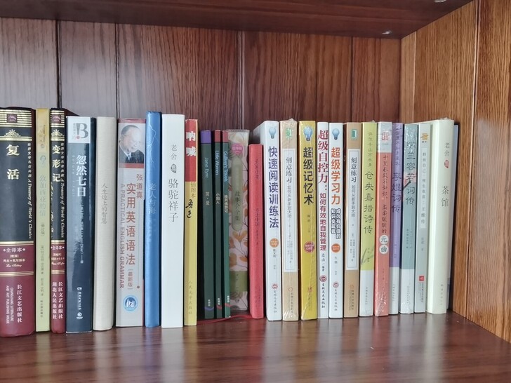 各种书籍，大部分只翻过一次，无任何标记，九...