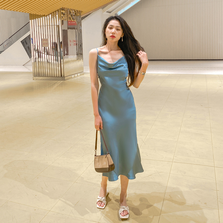 蓝色荡领醋酸缎面吊带裙连衣裙女夏性感修身绸...