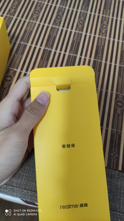 realme Q3 pro狂欢版手机盒，外...