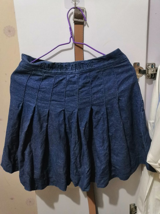 牛仔短裙，