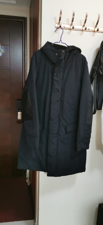 黑色羽绒服XXXL185的，九成新，闲置一...