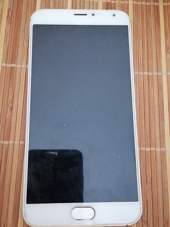 魅族智能手机，运行流畅，实物如图，有瑕丝，...
