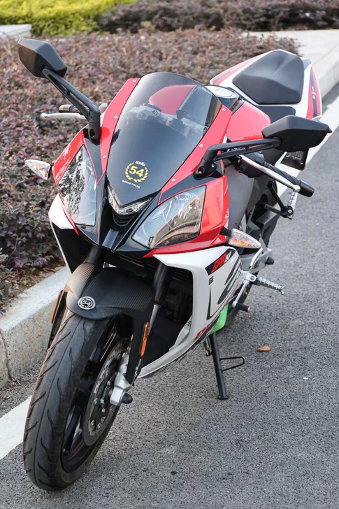 品牌：阿普利亚  跑车趴赛摩托车