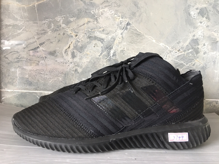 二手正品阿迪轻便休闲运动鞋42码 A：二手...