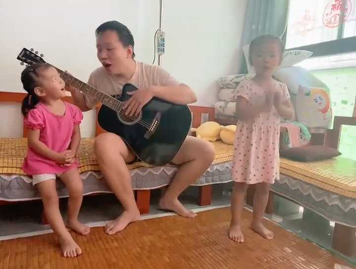 吉他一把 完好,当时心血来潮,所以就买来了...